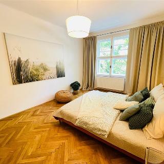 Pronájem bytu 3+1 89 m² Praha, Puškinovo náměstí