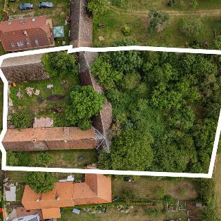 Prodej stavební parcely 2 580 m² Vysoký Újezd, Tyršova náves