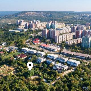 Prodej stavební parcely 2 004 m² Brno, Révová