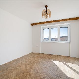 Prodej bytu 2+1 62 m² Znojmo, 17. listopadu