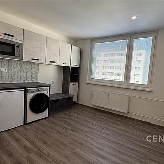 Pronájem bytu 1+1 42 m&sup2; Znojmo