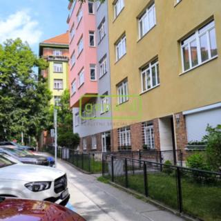 Pronájem bytu 2+1 65 m² Brno Veveří, Čápkova