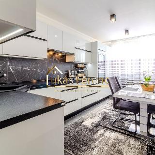 Prodej bytu 3+1 77 m² Praha, Novodvorská