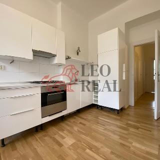 Pronájem bytu 2+1 78 m² Praha, 28. pluku