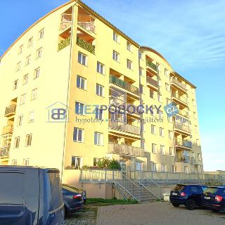 Prodej bytu 1+kk a garsoniéry 33 m² Klecany, V Honech