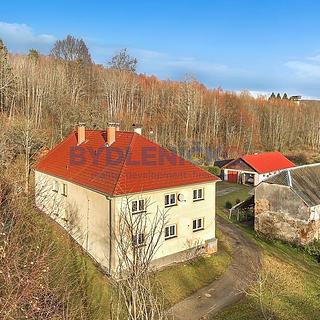 Prodej dvougeneračního domu 456 m&sup2; Ktiš