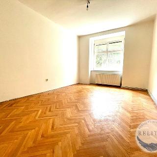 Prodej bytu 2+1 44 m² Praha, Tolstého