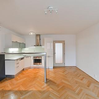 Pronájem bytu 2+kk 72 m&sup2; Praha