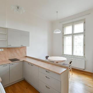 Pronájem bytu 2+1 72 m² Praha, Chodská