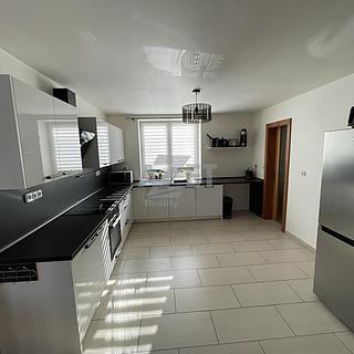 Prodej rodinného domu 206 m&sup2; Šenov