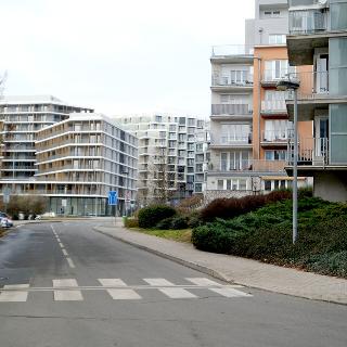 Pronájem parkovacího místa 18 m² Praha, Názovská