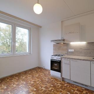 Prodej bytu 3+1 76 m² Praha, Urbánkova