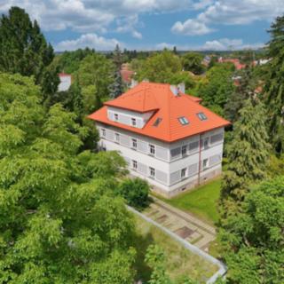 Prodej bytu 3+1 171 m&sup2; Průhonice