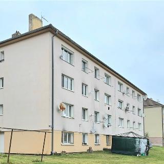 Prodej bytu 2+kk 36 m² Tmaň, Sídliště