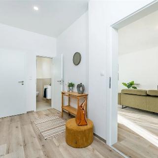 Prodej bytu 3+kk 78 m² Praha, Semilská