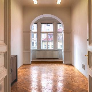 Pronájem kanceláře 170 m² Praha