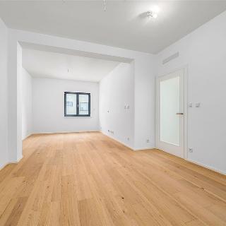 Prodej bytu 3+kk 83 m² Praha, Na Farkáně III