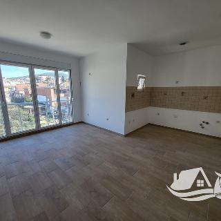 Prodej bytu 2+kk 40 m² v Černé Hoře