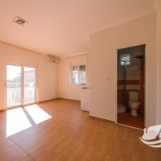 Prodej bytu 1+kk a garsoniéry 24 m² v Černé Hoře