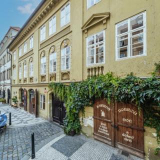Pronájem bytu 3+1 85 m² Praha Malá Strana, Tržiště