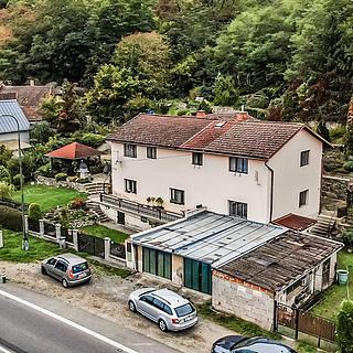 Prodej podílu rodinného domu 175 m&sup2; Davle