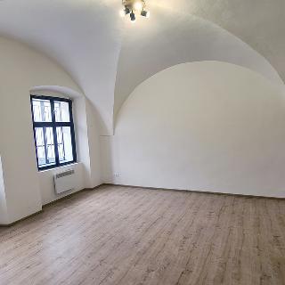 Pronájem bytu 1+1 38 m² Kadaň, Mírové náměstí