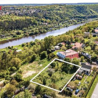 Prodej stavební parcely 1070 m² Husinec