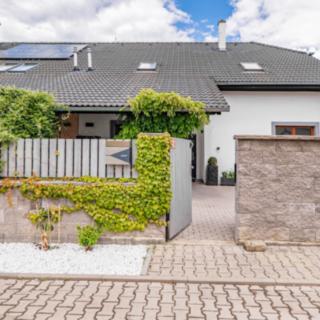 Prodej rodinného domu 246 m&sup2; Babice