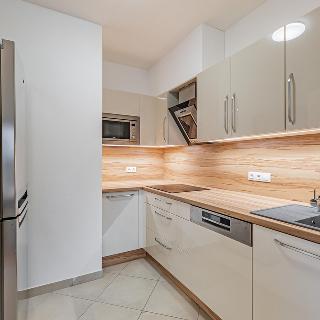 Pronájem bytu 4+kk 90 m² Praha, Sazovická