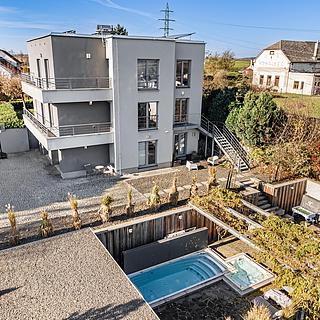 Prodej rodinného domu 379 m&sup2; Předměřice nad Labem