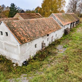 Prodej komerčního pozemku 5 141 m² Mišovice