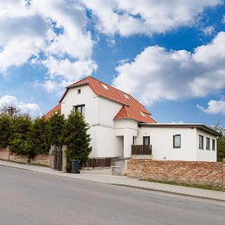 Prodej rodinného domu 316 m² Tuchoměřice, V Kněžívce