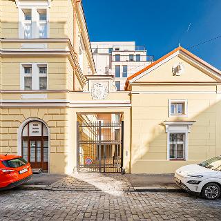 Pronájem bytu 1+kk a garsoniéry 25 m² Praha, Varšavská