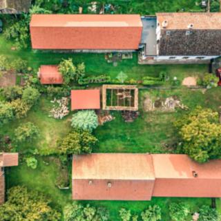 Prodej stavební parcely 2619 m&sup2; Ostroměř