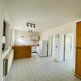 Prodej rodinného domu 240 m² Hvězdlice, 