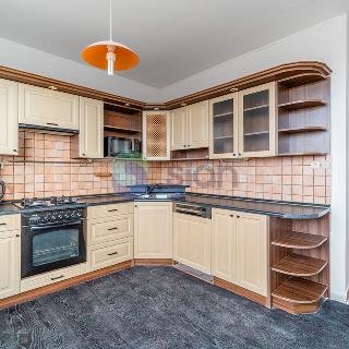 Prodej bytu 3+1 72 m² Ostrava, Ahepjukova