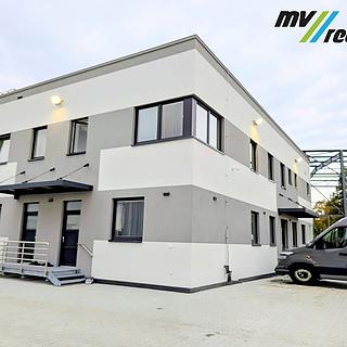 Pronájem kanceláře 86 m&sup2; Milovice