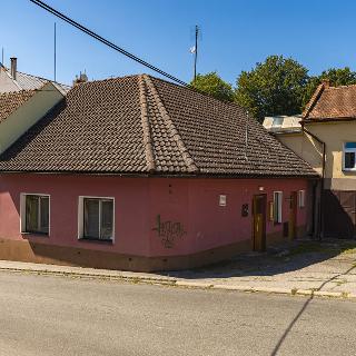 Prodej rodinného domu 81 m² Velké Opatovice, nám. Osvobození