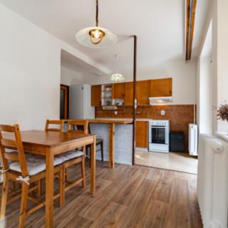 Prodej obchodu 631 m² Hluboké Mašůvky