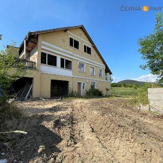 Prodej stavební parcely 10 857 m² Modlany