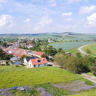 Prodej stavební parcely 1 555 m² Hodějice