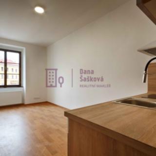 Pronájem bytu 1+kk a garsoniéry 20 m² Jindřichův Hradec I, nám. Míru