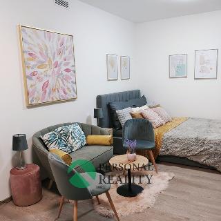 Prodej bytu 1+kk a garsoniéry 50 m² Praha, Vojenova