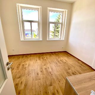 Pronájem bytu 1+kk a garsoniéry 21 m² Kladno, T. G. Masaryka