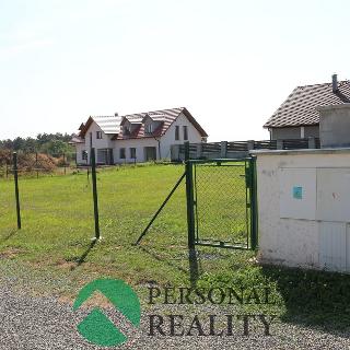 Prodej stavební parcely 895 m² Milostín, 