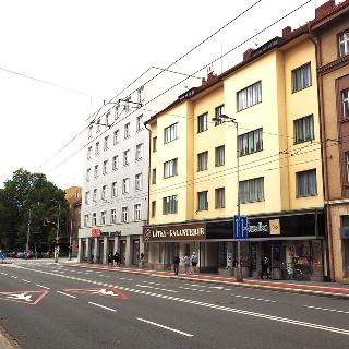 Pronájem obchodu 150 m² Hradec Králové, Gočárova třída