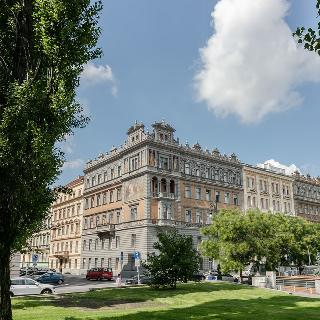 Pronájem bytu 1+kk a garsoniéry 30 m² Praha, Janáčkovo nábřeží