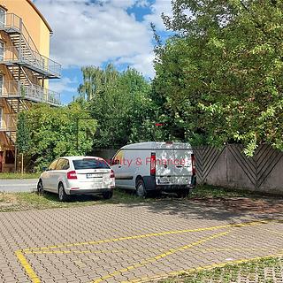 Prodej parkovacího místa 12 m&sup2; Klecany