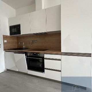 Pronájem bytu 1+kk, garsoniery 30 m² Lomnice