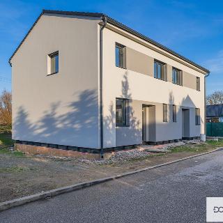 Prodej bytu 4+kk 98 m² Dolní Bousov, 